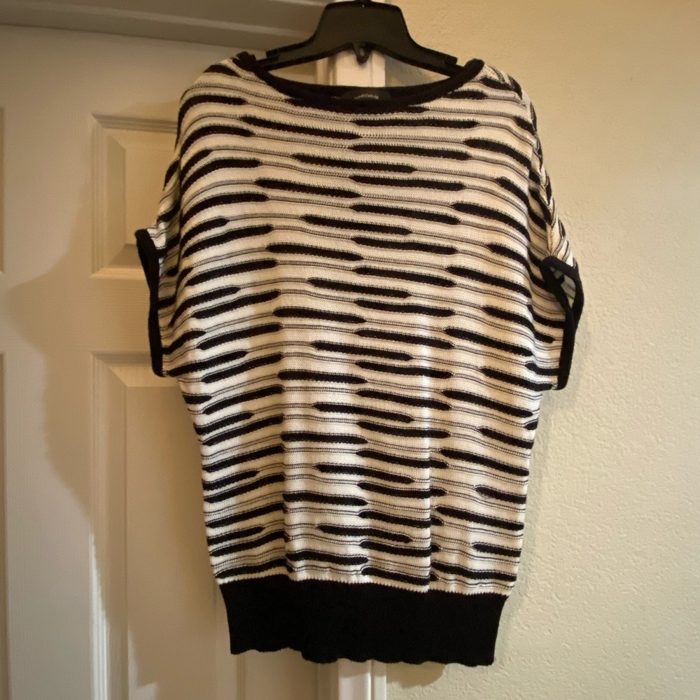 Jones Wear Cable Knit Short Sleeve Sweater